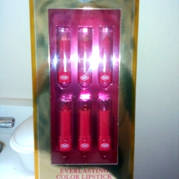 Everlasting Color Lipstick - Picture 1 of 2
